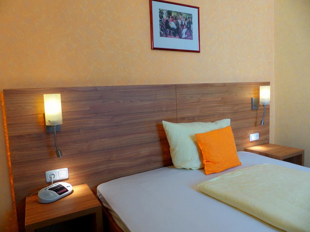 Zur Lindenau Hotel Rudesheim am Rhein Ruang foto