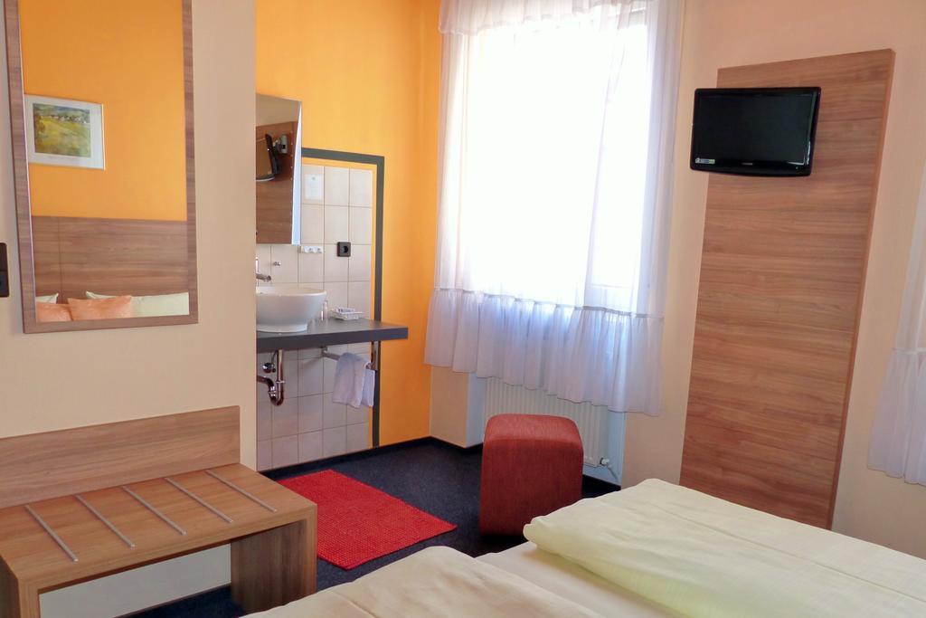Zur Lindenau Hotel Rudesheim am Rhein Ruang foto