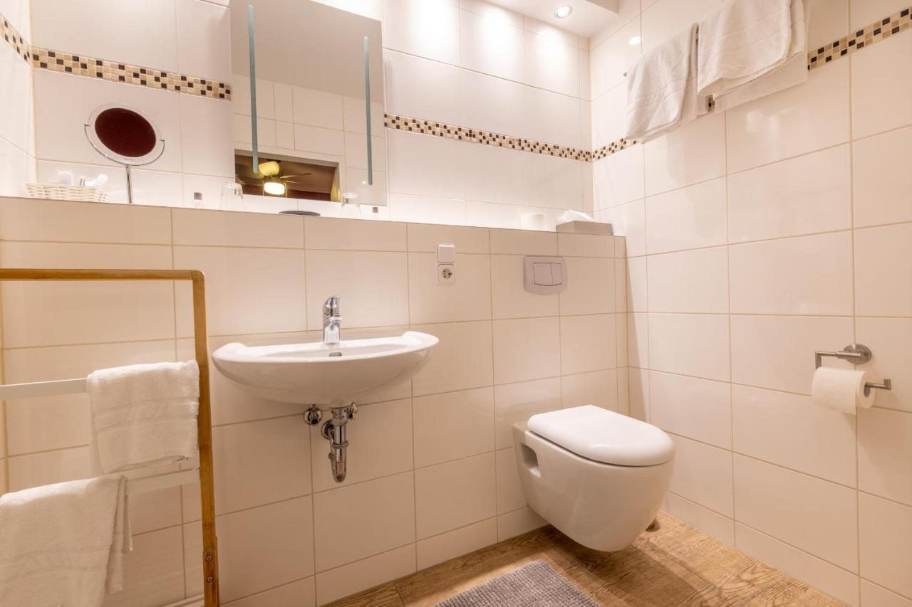 Zur Lindenau Hotel Rudesheim am Rhein Bagian luar foto