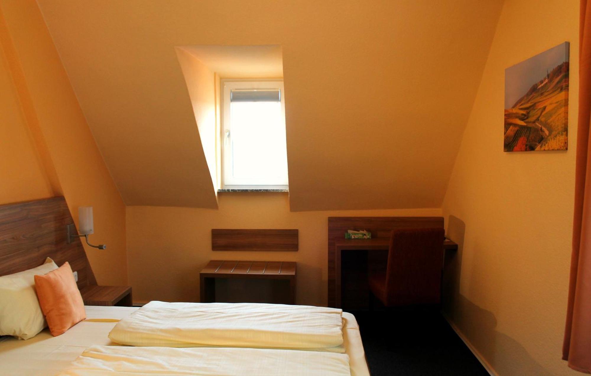 Zur Lindenau Hotel Rudesheim am Rhein Ruang foto