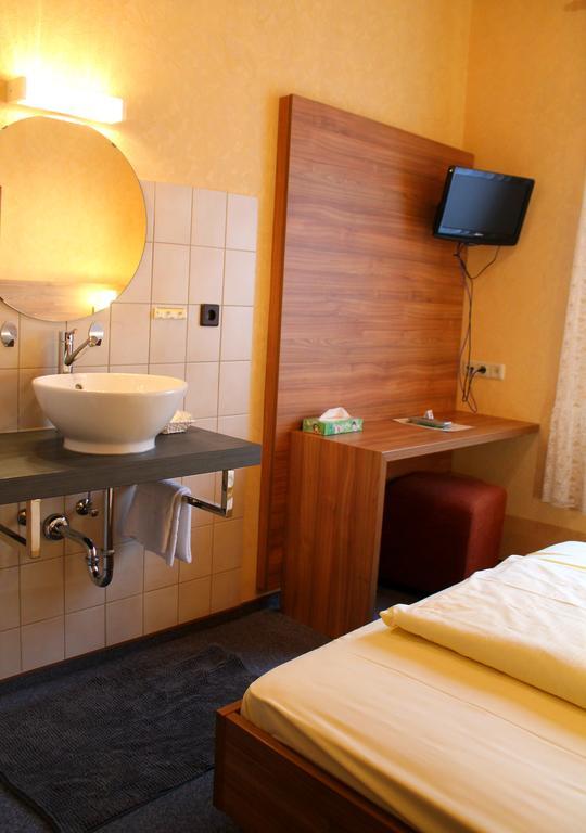 Zur Lindenau Hotel Rudesheim am Rhein Bagian luar foto