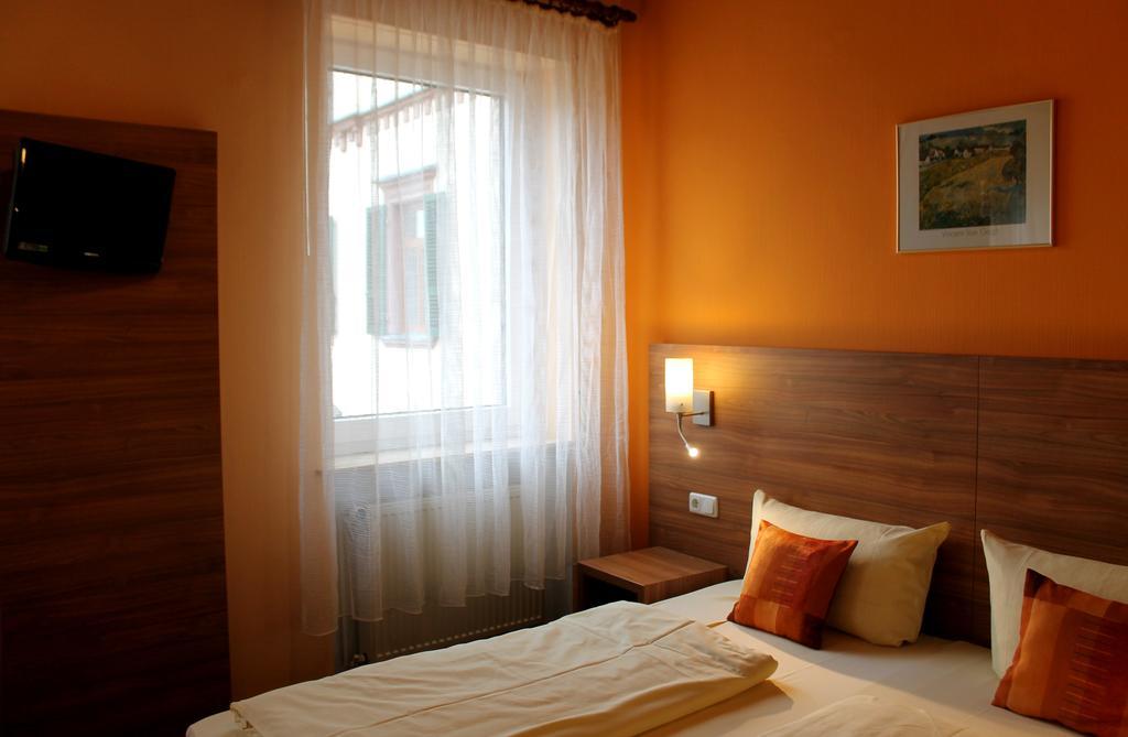 Zur Lindenau Hotel Rudesheim am Rhein Bagian luar foto