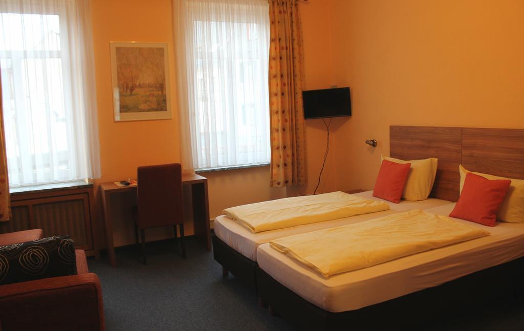 Zur Lindenau Hotel Rudesheim am Rhein Bagian luar foto