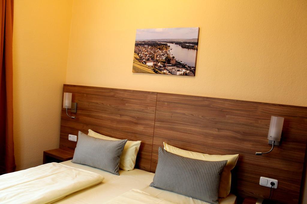 Zur Lindenau Hotel Rudesheim am Rhein Bagian luar foto